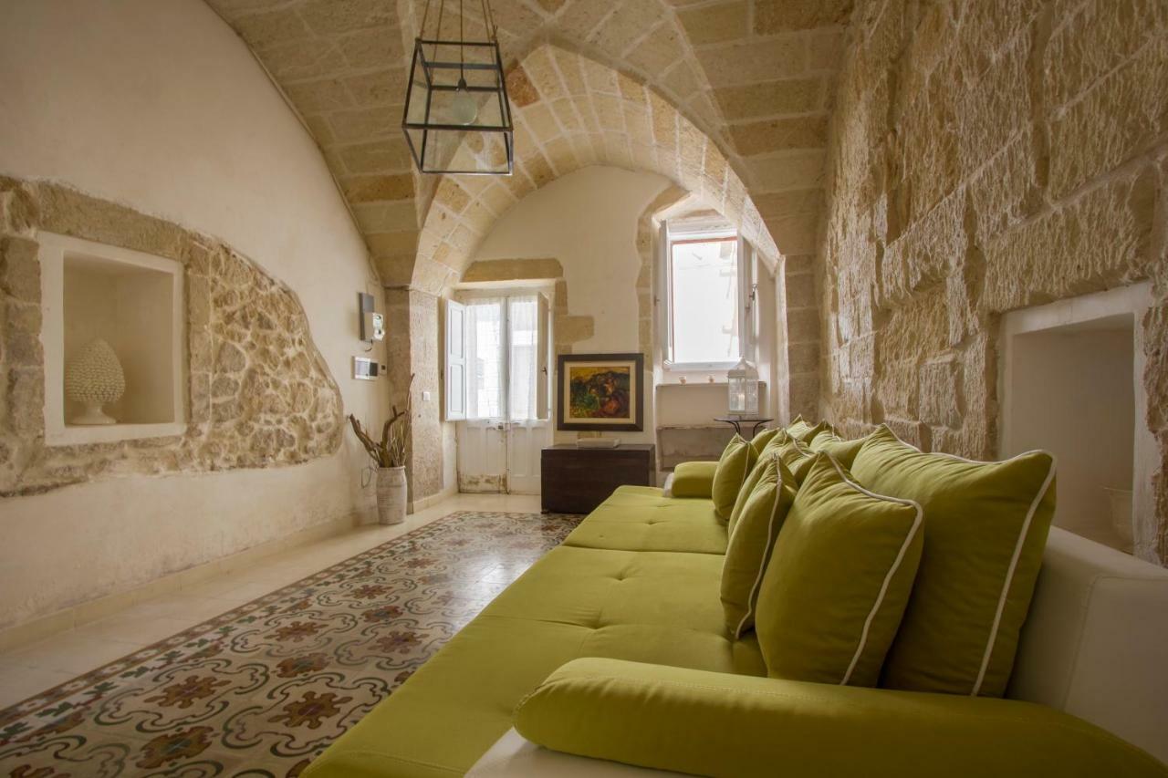Explore The Historic City On Foot From An Old Town House Lecce Esterno foto