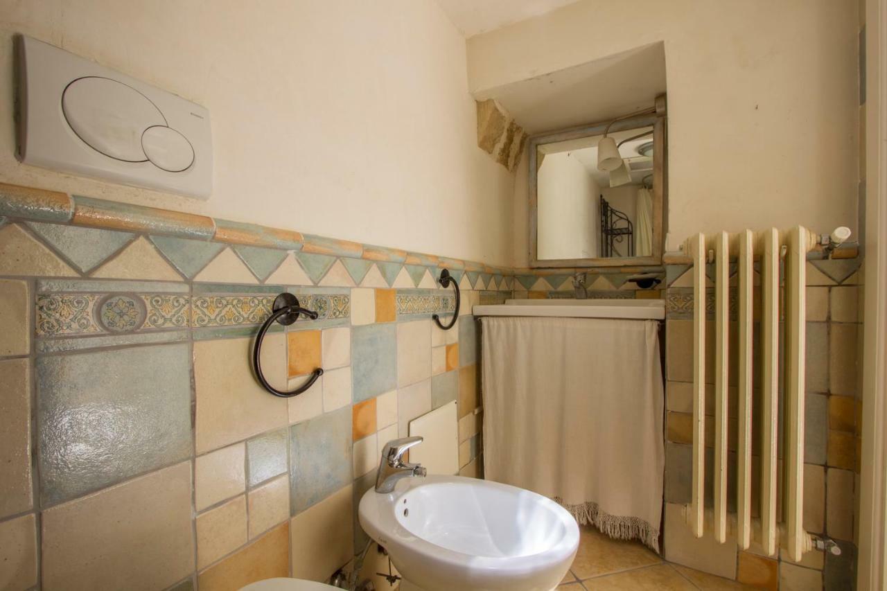 Explore The Historic City On Foot From An Old Town House Lecce Esterno foto