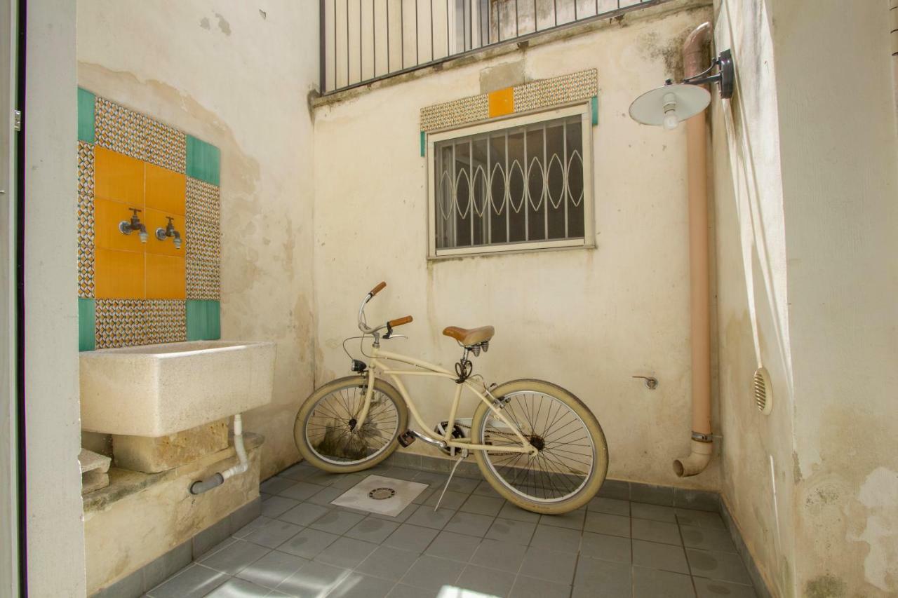 Explore The Historic City On Foot From An Old Town House Lecce Esterno foto