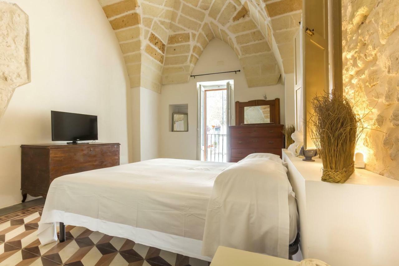Explore The Historic City On Foot From An Old Town House Lecce Esterno foto